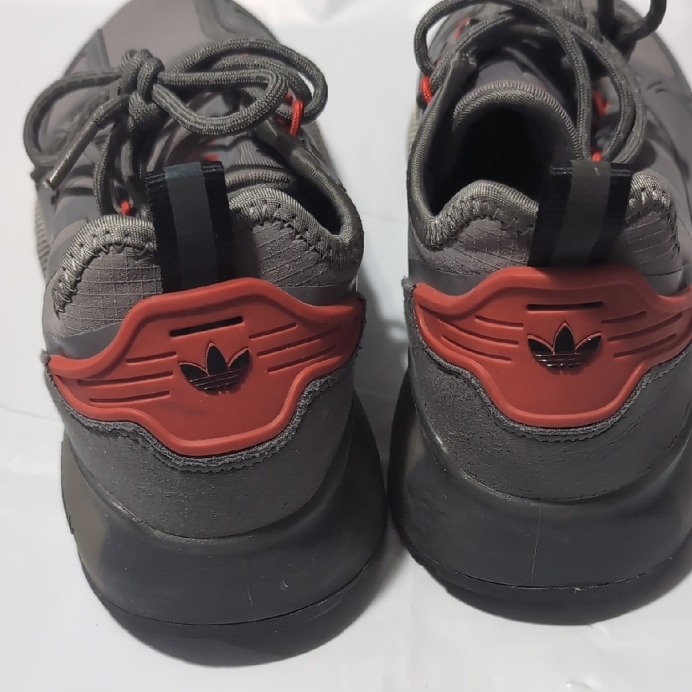 Sneakers - Picture 3 of 4